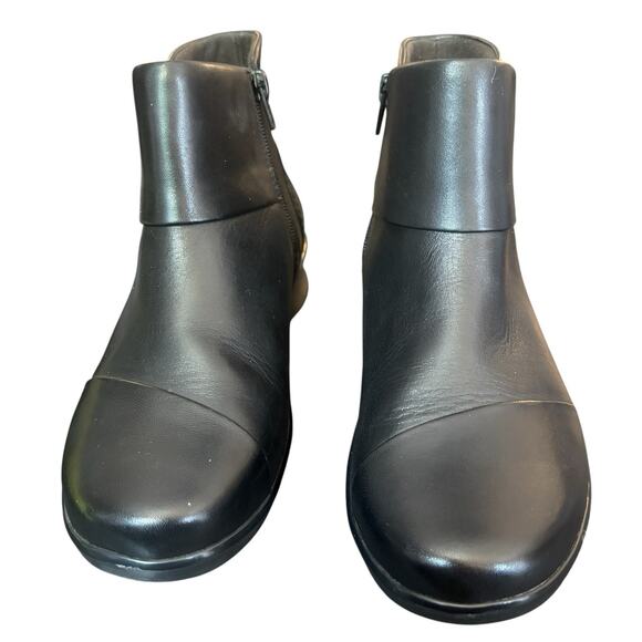 Clark’s Hope Track Black Leather Ankle Boot Size 6 Wide Side Zip Wedge Heel - Picture 2 of 9